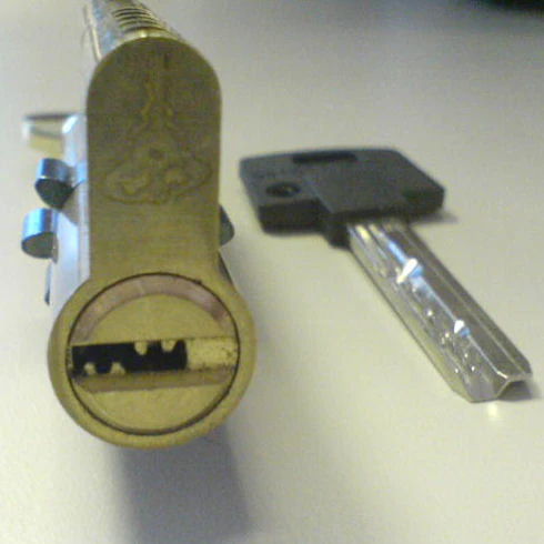 Pin in Pin Mul-T-lock Classic Bump Key - for Lock Bumping - Image 3